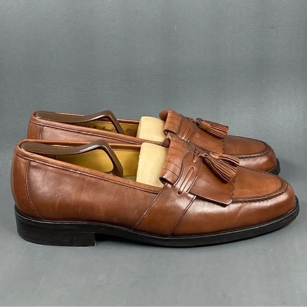 Johnston & Murphy Men’s Brown Hand Crafted Tassel Kiltie loafers size 9 W